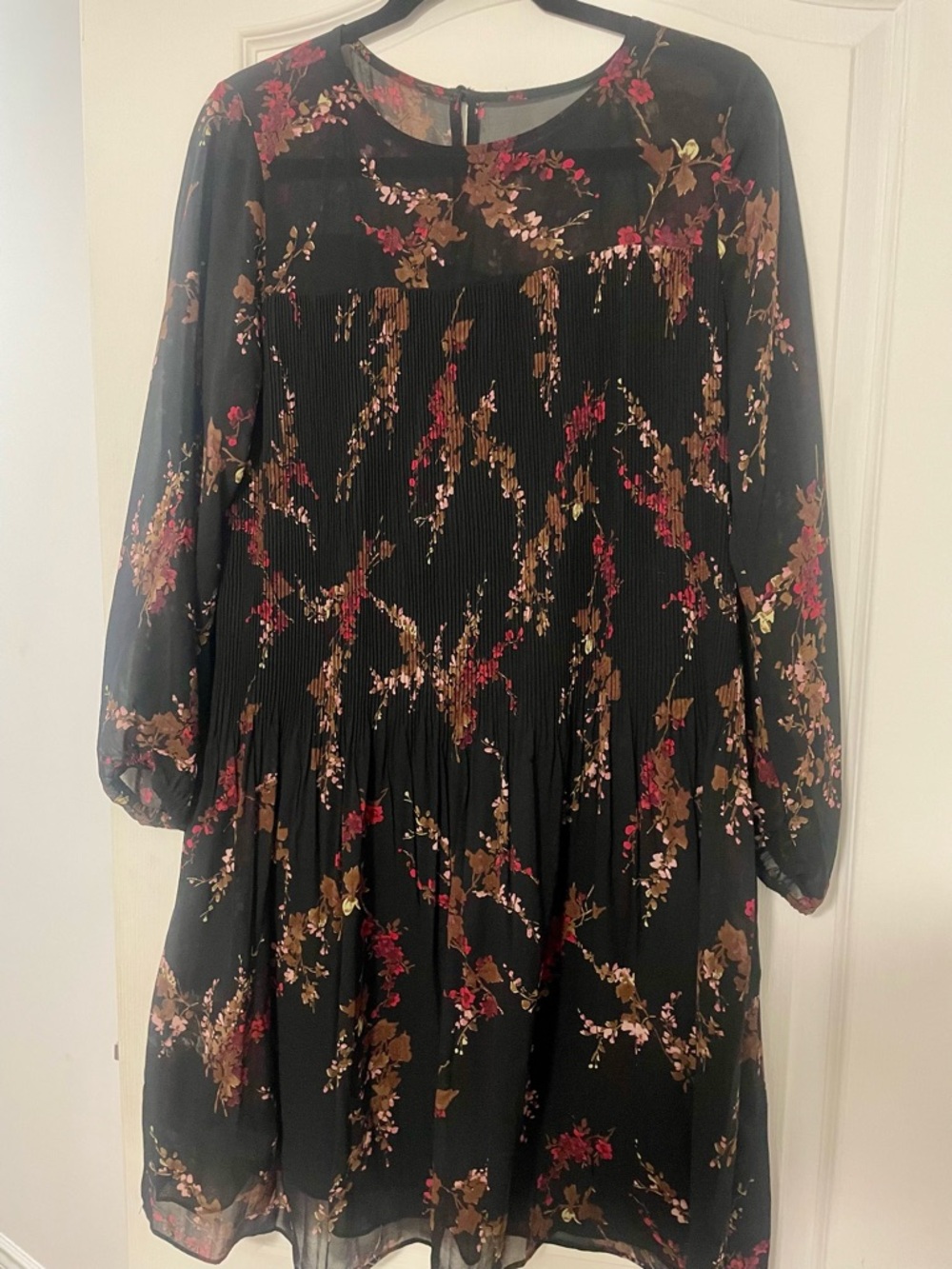Laura - Floral Black Long-Sleeve Pleated Mini Dress Size 10